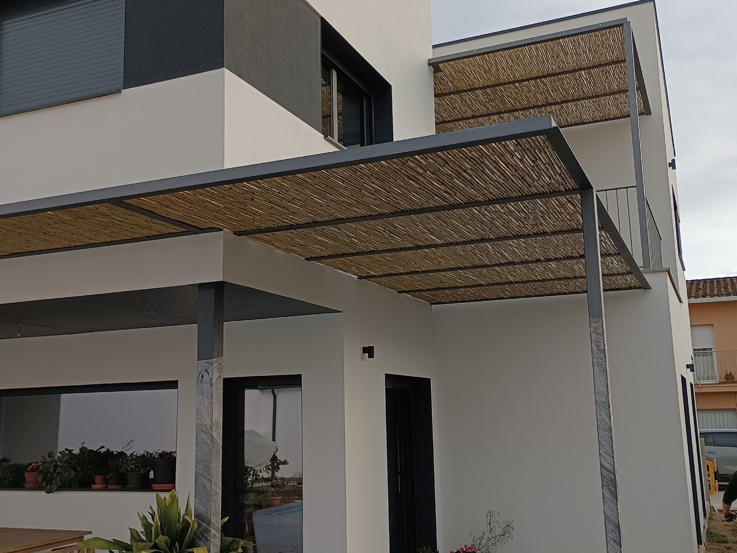 Pérgola techo de bambú